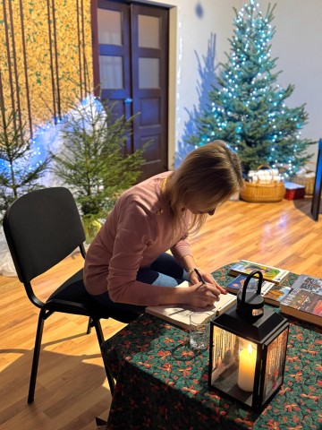 Ziemassvētku pasākumā  tikšanās ar rakstnieci Andru Rušmani- Vēju 